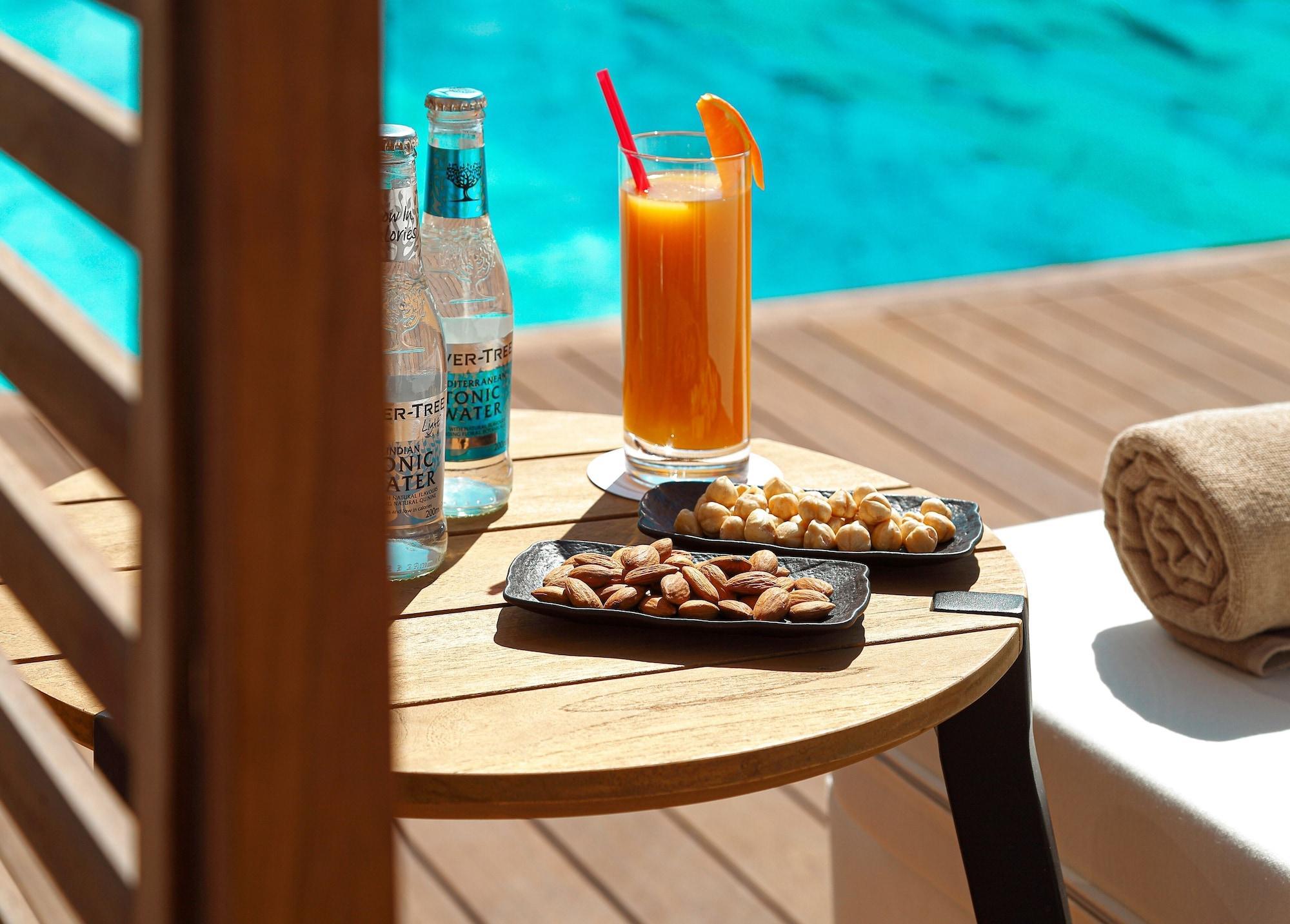 فندق Wanda Vista اسطنبول المظهر الخارجي الصورة Poolside at the hotel