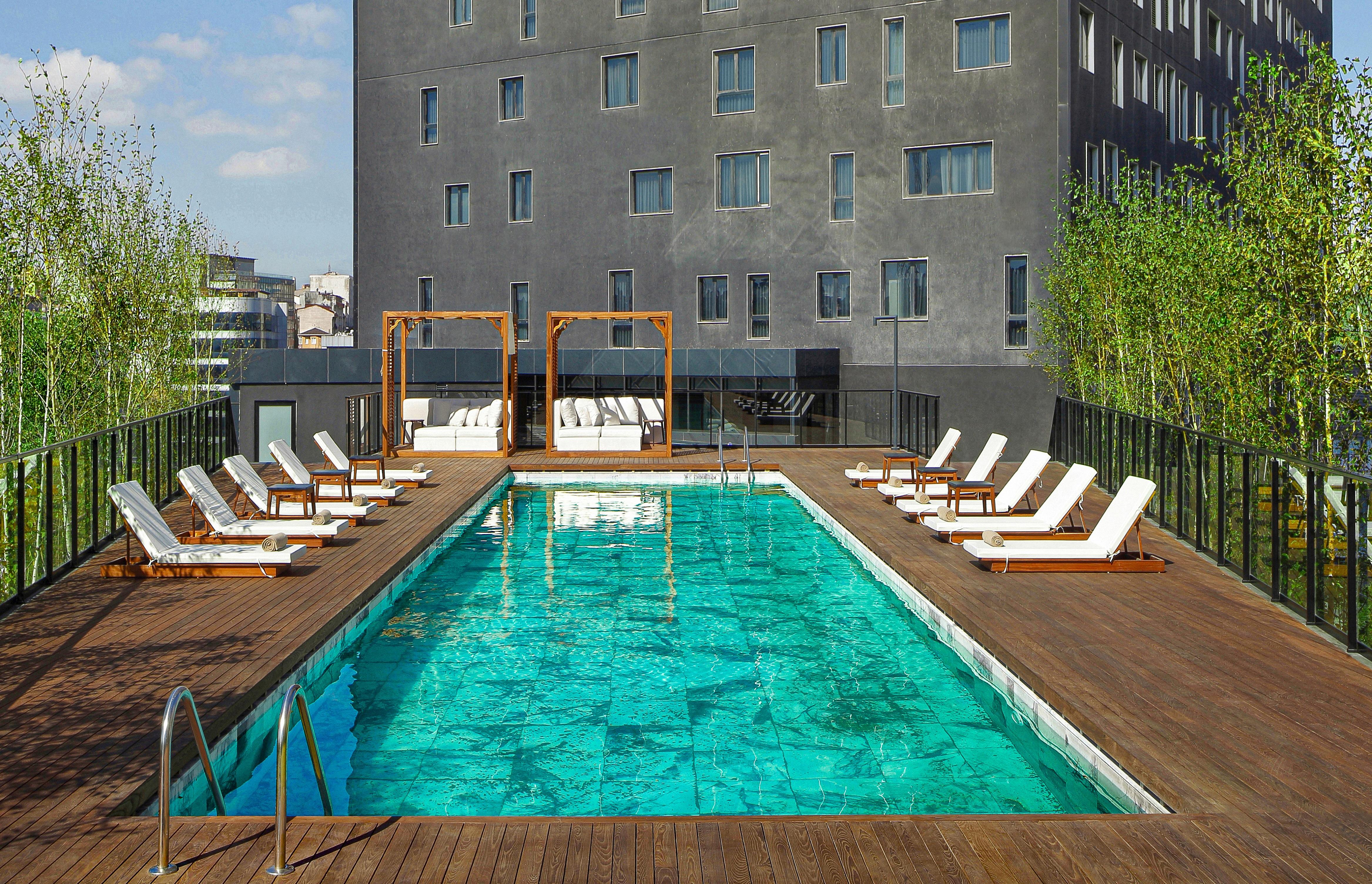 فندق Wanda Vista اسطنبول المظهر الخارجي الصورة The hotel's rooftop pool