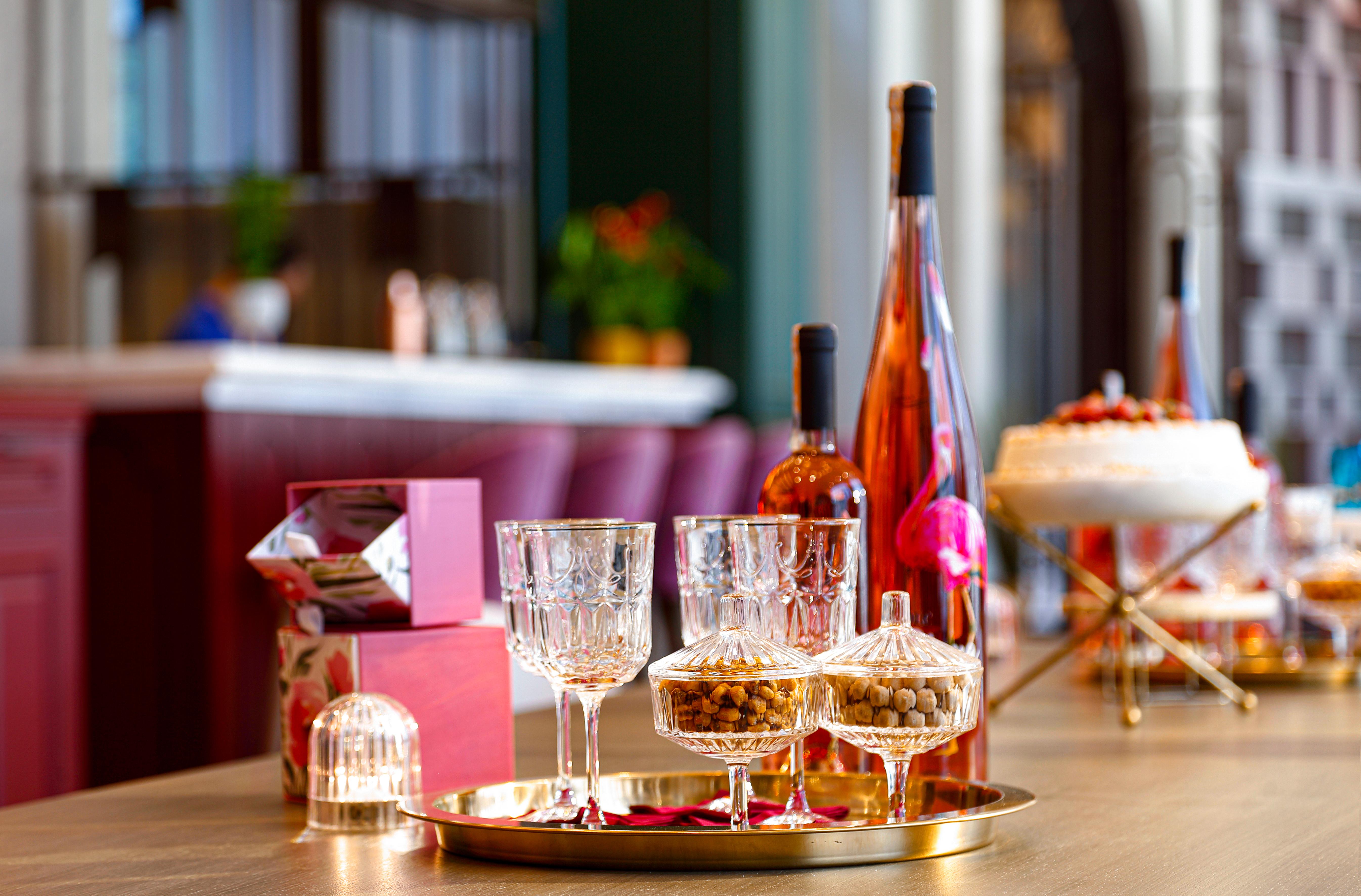 فندق Wanda Vista اسطنبول المظهر الخارجي الصورة A bottle of rosé wine